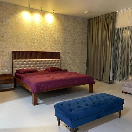 Royal Nest Premium Hotel Pune Bagian luar foto
