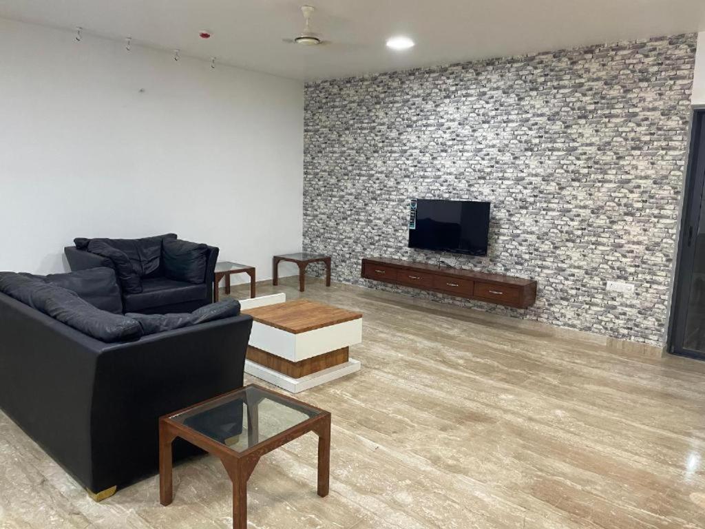 Royal Nest Premium Hotel Pune Bagian luar foto