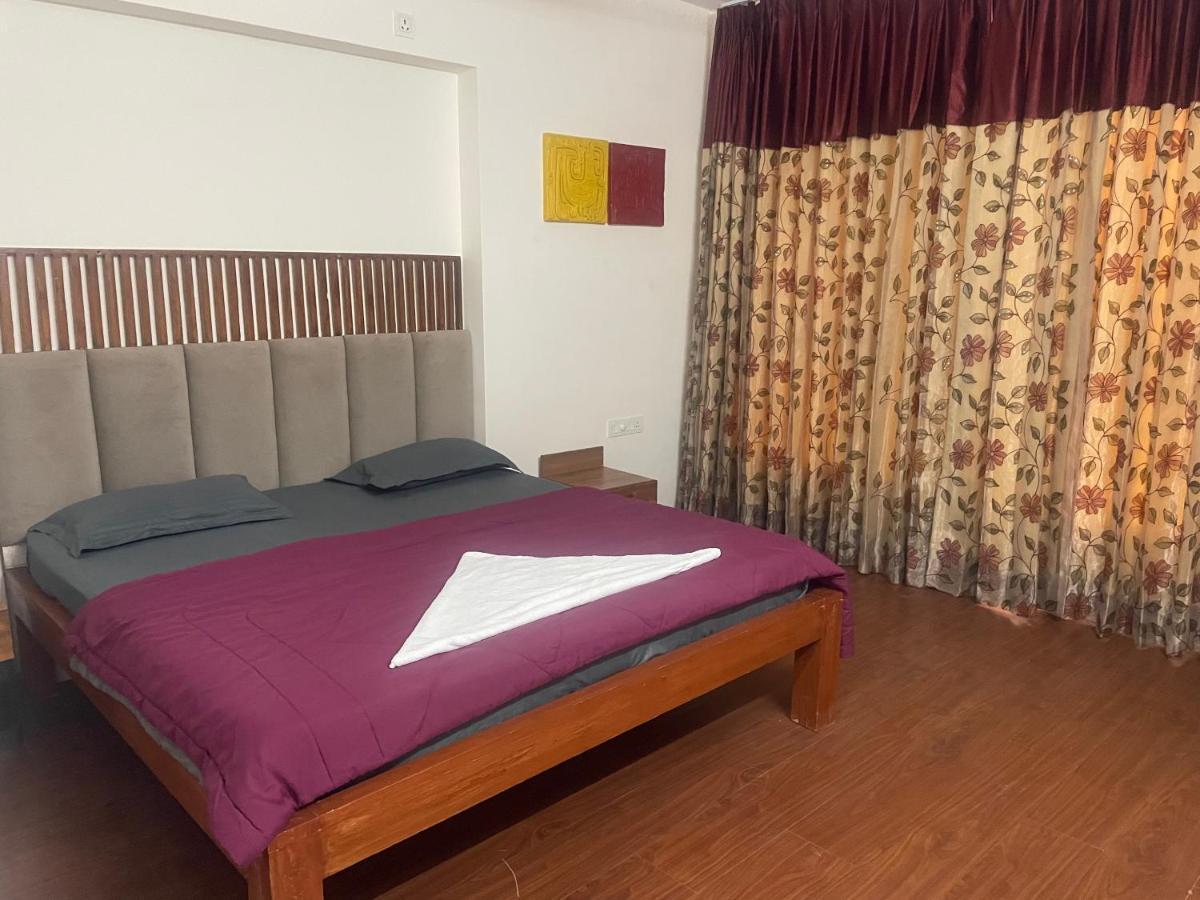 Royal Nest Premium Hotel Pune Bagian luar foto