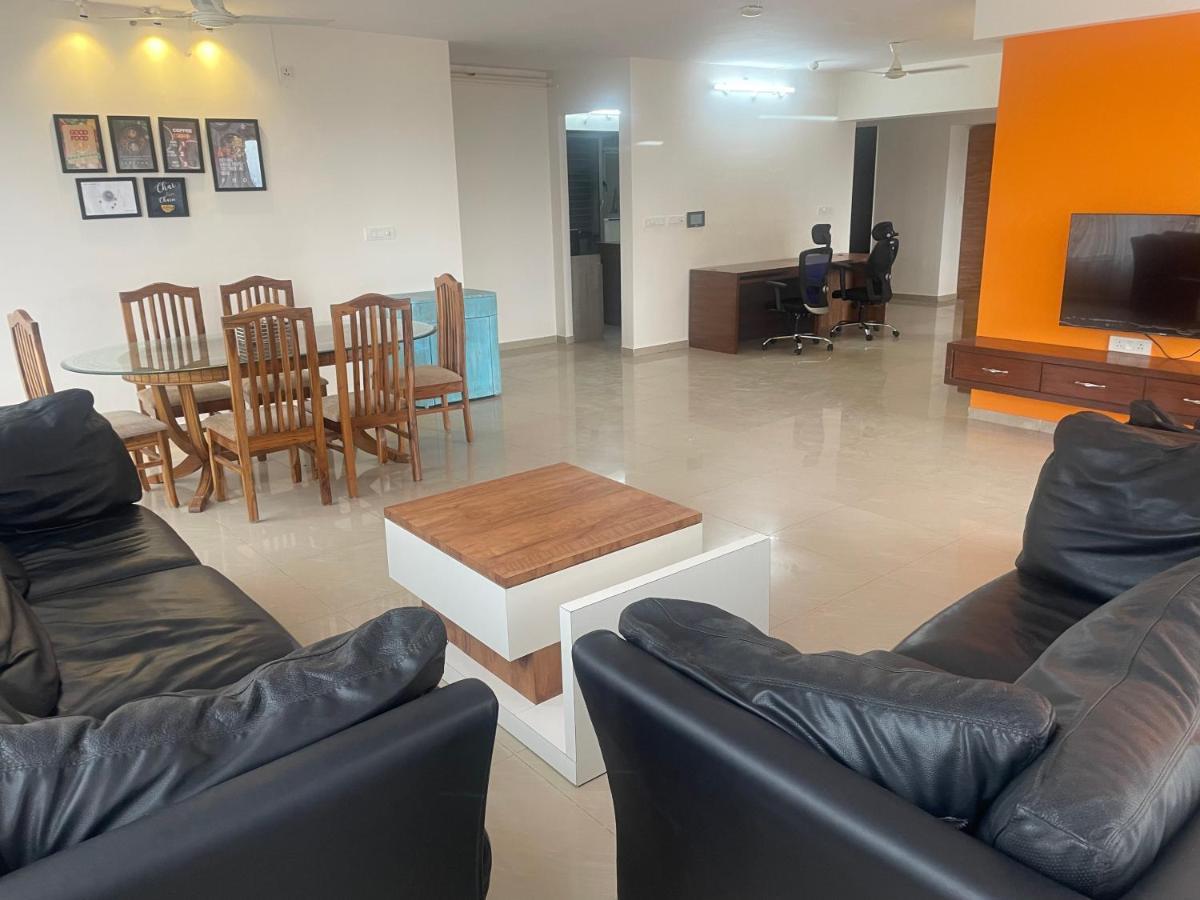 Royal Nest Premium Hotel Pune Bagian luar foto