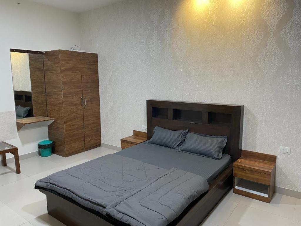 Royal Nest Premium Hotel Pune Bagian luar foto